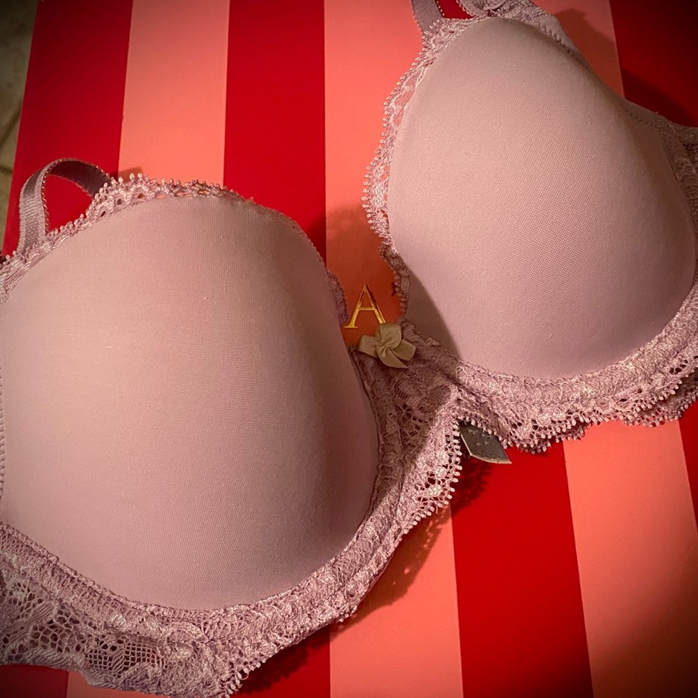 VICTORIA’S SECRET Purple Lace Dream Angels Demi Bra 34B